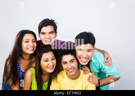 Indian College amici godere Foto Stock