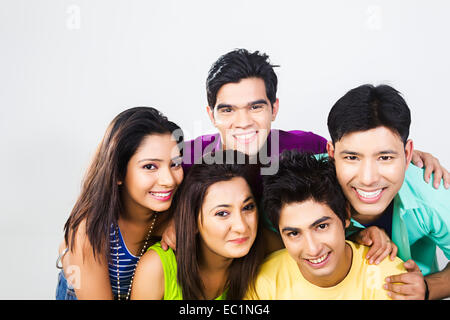 Indian College amici godere Foto Stock