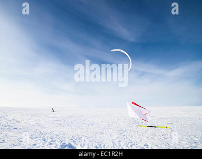 Kiteboarding sulla neve Foto Stock