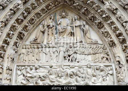 Ultima Sentenza, dettaglio del gotico portale principale, la cattedrale di Notre Dame de Paris, Parigi, Francia Foto Stock