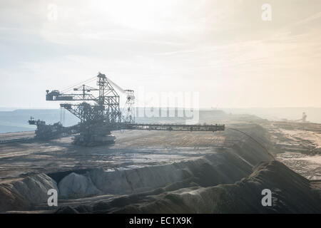 Impilatore in la superficie Garzweiler miniera di riempimento del foro residuo, Grevenbroich, Nord Reno-Westfalia, Germania Foto Stock