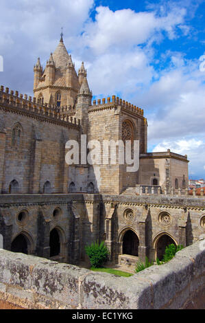 Chiostro, Se Cathedral, Evora, Sito Patrimonio Mondiale dell'UNESCO, Alentejo, Portogallo, Europa Foto Stock