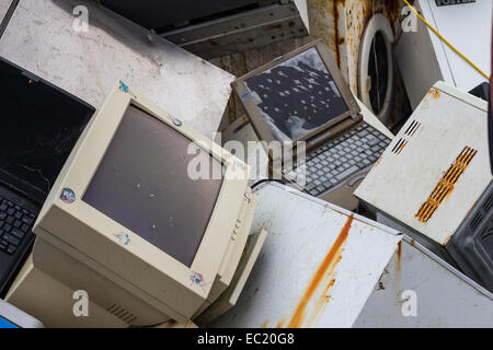 Un mucchio di rifiuti elettrici. Foto Stock