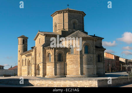 Romanica del XI secolo la chiesa di San Martino a Fromista, Palencia, Castilla e Leon, Spagna, Europa Foto Stock