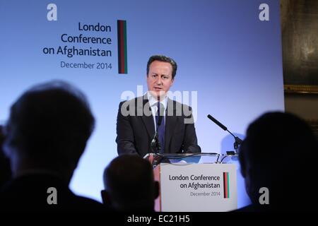 Primo Ministro britannico David Cameron durante una conferenza stampa dopo la conferenza di Londra sull'Afghanistan Dicembre 4, 2014 a Londra. Foto Stock