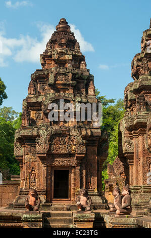 Torre di tempio di Banteay Srei, vicino a Siem Reap, Cambogia Foto Stock