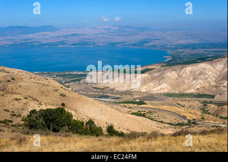 La parte settentrionale del Mare di Galilea in Israele come si vede dalle alture del Golan Foto Stock