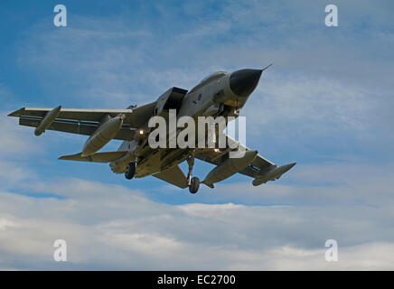 RAF GR4 Tornado militare ala oscillante attacco bombardiere. SCO 9293. Foto Stock