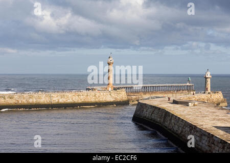 Entrata al porto di Whitby, North Yorkshire, Regno Unito. Foto Stock