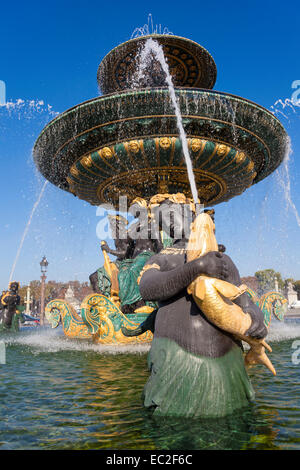 Fontana des Mers, Piazza della Concorde, Parigi, Ile de France, Francia Foto Stock