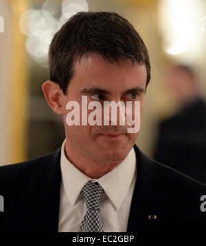 Praga, Repubblica Ceca. L'8 dicembre, 2014. Il Primo ministro francese Manuel Valls in Praga Repubblica Ceca, 8 dicembre 2014. Valls è su due giorni di visita nella Repubblica Ceca. © Michal Krumphanzl/CTK foto/Alamy Live News Foto Stock