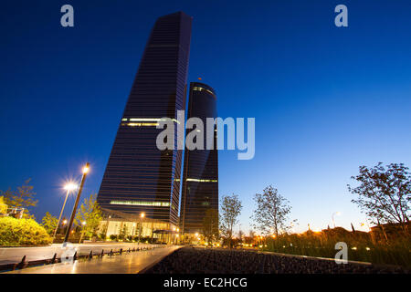 Madrid,Spain-August 28,2010: Cuatro Torres Business Area è un quartiere commerciale situato in Paseo de la Castellana a Madrid. Foto Stock