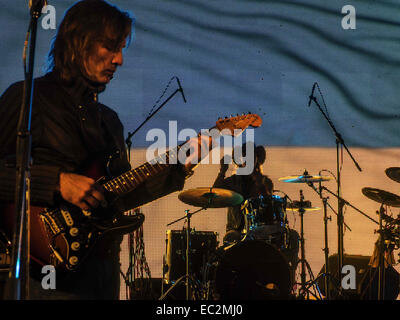 7 dicembre, 2014 - noto gruppo di Ucraini ''Fata Morgana'' ripassando prima del concerto. - Concerto di beneficenza in memoria di John Lennon's ''Date una possibilità alla pace" si è tenuto a Domenica, 7 dicembre 2014, Kiev, Ucraina. I musicisti sono la raccolta di fondi per aiutare i profughi e i soldati combattono in Ucraina orientale. (Credito Immagine: © Igor Golovniov/ZUMA filo) Foto Stock