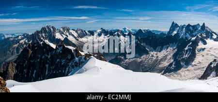 Vista delle Alpi Francesi da Aguille du Midi, Francia Foto Stock