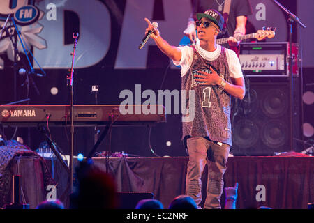 Chicago, Illinios, STATI UNITI D'AMERICA. 6 dicembre, 2014. Il cantante MALCOLM KELLEY di MKTO suona dal vivo in concerto presso il B96 Jingle Bash presso l'Allstate Arena di Chicago, Illinois © Daniel DeSlover/ZUMA filo/Alamy Live News Foto Stock