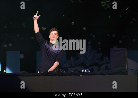 Chicago, Illinios, STATI UNITI D'AMERICA. 6 dicembre, 2014. DJ MARTIN GARRIX suona dal vivo in concerto presso il B96 Jingle Bash presso l'Allstate Arena di Chicago, Illinois © Daniel DeSlover/ZUMA filo/Alamy Live News Foto Stock