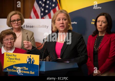 Noi Senatore democratico Maria Landrieu durante una conferenza stampa sulla busta paga equità atto 1 aprile 2014 a Washington, DC. Landrieu perso un ballottaggio per la sua sede del Senato in Louisiana il 6 dicembre 2014, l'ultimo partito democratico sede svoltasi nel sud che è ora il repubblicano solido. Foto Stock