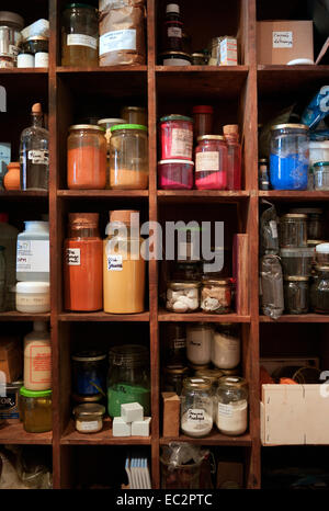 Arte restauratori Materiali cabinet Foto Stock