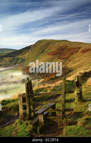 Regno Unito, Derbyshire, Peak District, Footpath fino a Mam Tor. Foto Stock