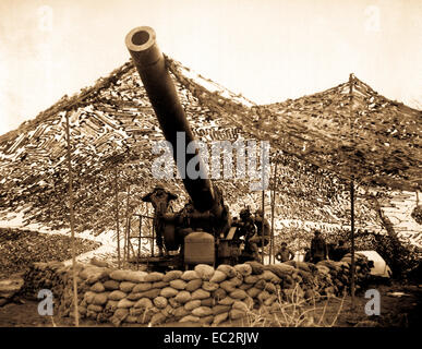 Vista frontale di 240mm obice di btry. 'B', 697th f.a. bn., appena prima della cottura in tedesco detenuto territorio. magnano area, Italia. 30 gennaio 1944. Boyle. (Esercito) Foto Stock