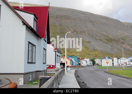 La città di Patreksfjordur in Westfjords, Islanda Foto Stock