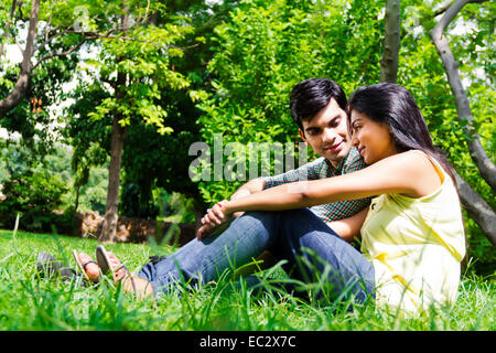 2 coppia indiana park Dating Foto Stock