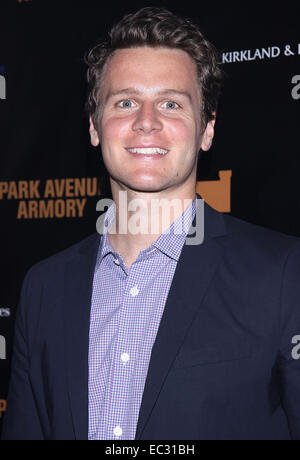 Apertura di Macbeth festa notturna al Park Avenue Armory - Arrivi. Dotato di: Jonathan Groff dove: New York New York, Stati Uniti quando: 05 Jun 2014 Foto Stock