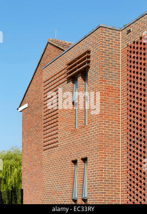 Hollymount School di Londra, Regno Unito. Architetto: Haverstock Associates LLP, 2013. Red Brick pattern. Foto Stock