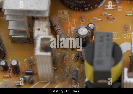 Accumulo di polvere all'interno di apparecchiature elettroniche Foto Stock