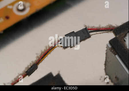 Accumulo di polvere all'interno di apparecchiature elettroniche Foto Stock