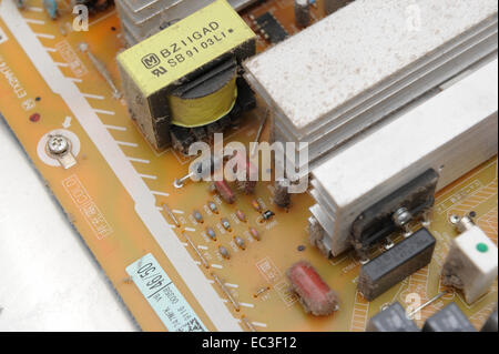 Accumulo di polvere all'interno di apparecchiature elettroniche Foto Stock