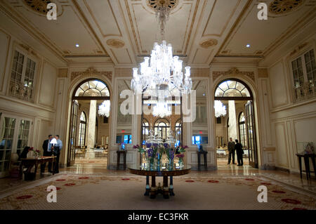 La lobby del Plaza hotel a New York STATI UNITI D'AMERICA. Il Plaza Hotel landmark 20-story hotel di lusso vicino a Grand Army Plaza. Central Park e 5 Foto Stock