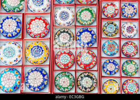 Colorato bric-a-brac a Cat Street Market, Upper Lascar Row, Hong Kong, Cina Foto Stock