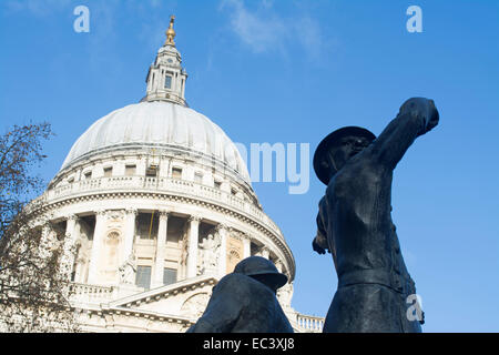 Vigili del Fuoco Nazionale Memorial è un memoriale composto da tre statue in bronzo raffiguranti i vigili del fuoco in azione all'altezza di Foto Stock