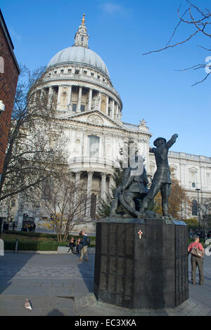 Vigili del Fuoco Nazionale Memorial è un memoriale composto da tre statue in bronzo raffiguranti i vigili del fuoco in azione all'altezza di Foto Stock