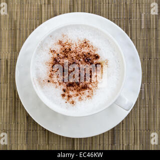 Cappuccino in una tazza di cacao. Foto Stock