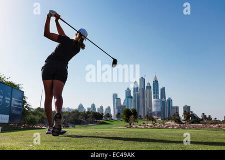 Dubai, Emirati Arabi Uniti. 9 dicembre, 2014. Cheyenne Woods (nipote di Tiger Woods) DEGLI STATI UNITI D'AMERICA tees off dal 8 Tee all'Emirates Golf Club durante la Pro-Am concorso prima l'Omega Dubai Ladies Masters golf tournament in Dubai Emirati Arabi Uniti Credito: Iain Masterton/Alamy Live News Foto Stock