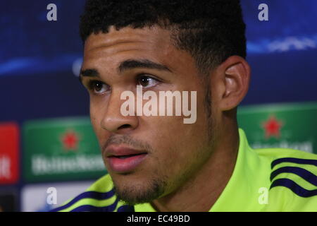 Cobham, Surrey, Regno Unito. 9 Dic 2014. Loftus guancia parla ai media in anticipo della CHAMPIONS LEAGUE contro Sporting Lisbona Foto Stock