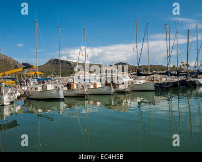 Il Porto e Marina, Puerto Pollensa, Maiorca, SPAGNA Foto Stock