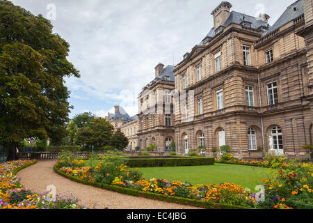 Parigi, Francia - 10 agosto 2014: Lussemburgo facciata del palazzo nel Giardino di Lussemburgo, Parigi, Francia Foto Stock