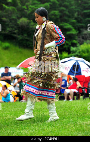 Indigeni canadesi partecipano in Canada giorno celebrazioni in un parco a Londra, Ontario. Foto Stock