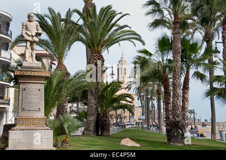 Spiaggia di Sitges Palm tree garden Spagna città spagnola Foto Stock