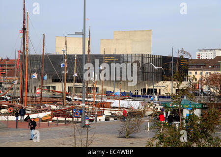 Il nuovo porto è stato inizialmente utilizzato da Nord tedesco Lloyd. Di fronte il centro emigrazione tedesco di Bremerhaven. Intorno al nuovo porto sono le Havenwelten, Casa Clima, Mediterraneo, Lloyd Marina, Sea Zoo e molto di più. Foto: Klaus Nowottnick Data: Marzo 7, Foto Stock