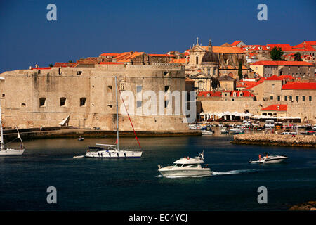 Croazia, Sued-Dalmatien, Altstadt Dubrovnik mit Segel- und Motoryachten Foto Stock