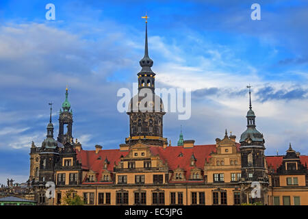 Residenzschloss (city palace) a Dresda con cielo nuvoloso, Germania Foto Stock