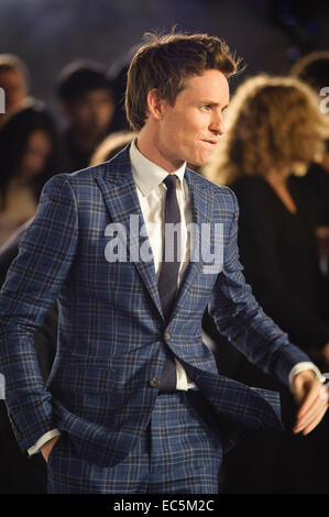 Londra, Regno Unito. 9 dicembre, 2014. Eddie Redmayne assiste il Regno Unito premiere della teoria del tutto su 09/12/2014 di Odeon Leicester Square, Londra. Credito: Julie Edwards/Alamy Live News Foto Stock