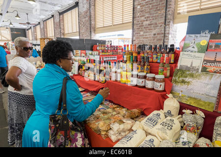 Charleston storica città mercato è Charlestons attrazione più visitata. Foto Stock