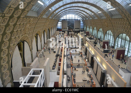 La grande sala principale del Musee d'Orsay a Parigi Foto Stock