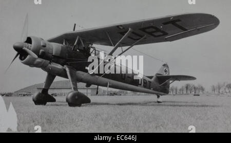 Questa immagine della collezione Charles Daniels mostra un aereo tedesco della seconda guerra mondiale. Fa parte di una serie di documentazioni di importanti eventi dell'aviazione militare dell'epoca, incentrata sugli aerei utilizzati dalla Luftwaffe tedesca. Foto Stock
