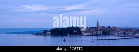 Izola nella luce della sera, costa adriatica, Istrien penisola, Slovenia, Europa Foto Stock